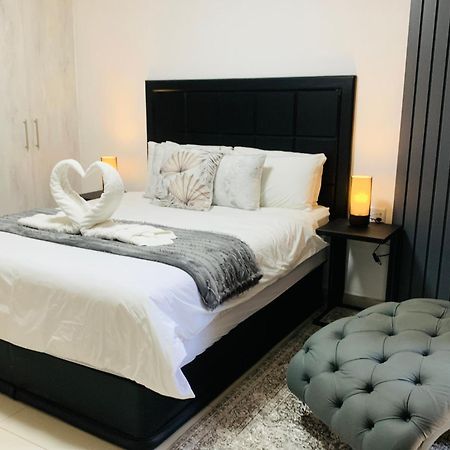 Essence Lifestyle Self-Catering Accommodation Windhoek Extérieur photo