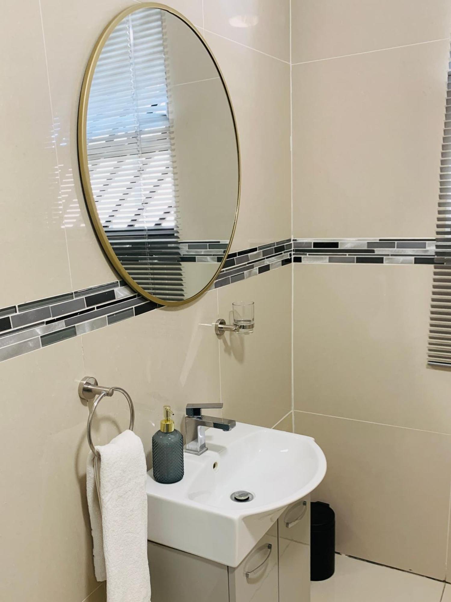 Essence Lifestyle Self-Catering Accommodation Windhoek Extérieur photo