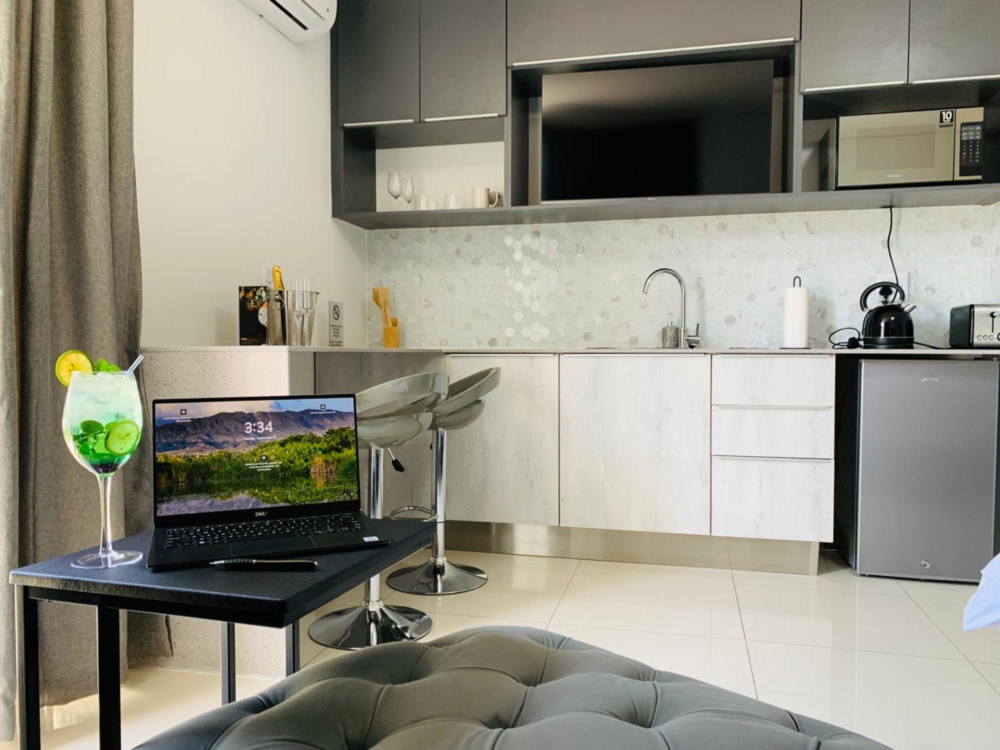 Essence Lifestyle Self-Catering Accommodation Windhoek Extérieur photo
