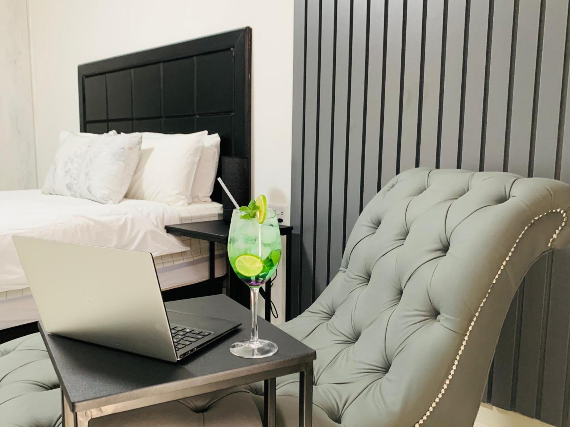 Essence Lifestyle Self-Catering Accommodation Windhoek Extérieur photo